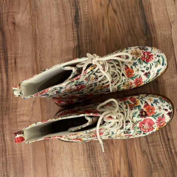 Nature Breeze, flowers, red, blue, yellow color boots 👢,size10,5-11 USA. - Picture 2 of 12